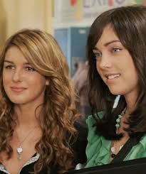 I honestly hate that Annie and Silver's friendship never feels the same  after Season 1 : r/90210