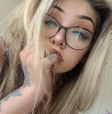 Allison Mcfadden's Instagram, Twitter & Facebook