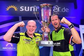 Oliver sanne steht als bachelor bald vor der größten entscheidung in der staffel. Promi Darts Wm In Bonn Publikum Verhohnt Sarah Harrison Express De