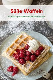 Knusprige Waffeln Mit Mascarpone Creme Und Heissen Kirschen Rezept Knusprige Waffeln Waffeln Essen
