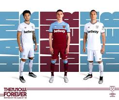 This was dropped in 1983 in favour of a simple crossed hammer. New West Ham Kit In Pictures Mark Noble And Declan Rice Model New Home And Away Umbro Strips London Evening Standard Evening Standard
