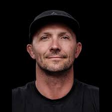 Derek Noffsinger's Instagram, Twitter & Facebook