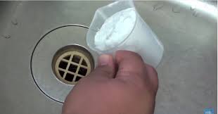 Tres Facile Une Astuce Pratique Pour Nettoyer Le Drain De Votre Evier Drain Nettoyer Micro Onde Nettoyage De La Maison