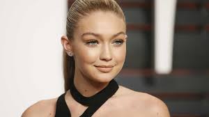 She began her modeling career she was just 2 years old after she was discovered by paul marciano, of guess Gigi Hadid Surpreende Fas E Mostra Barriga De Gravida Durante Direto