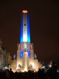 Está asentado en el parque nacional a la bandera, en el lugar donde el general manuel belgrano enarboló por primera vez la bandera argentina, el 27 de febrero de 1812, a orillas del río paraná. Monumento A La Bandera U Obelisco Cual Es Mas Bonito En Taringa