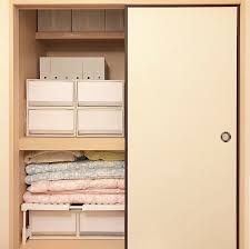お布団の収納に困っていませんか 押し入れがない間取りだったり 来客用を置いておくほどの収納スペースがなかったり 収納の達人たちは どのようなアイディアで布団収納をしているのでしょうか 今回の kufura収納調査隊 のテーマは 布団 達人たちのinstagr