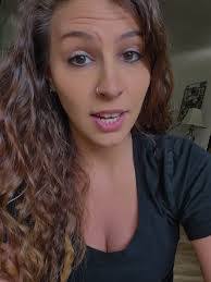 Erin Karsten's Instagram, Twitter & Facebook