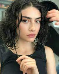 Hazar ergüçlü 1 ocak 1992 senesinde dünyaya gelmiştir. 140 Hazar Erguclu Ideas Actresses Turkish Actors Turkish Women Beautiful
