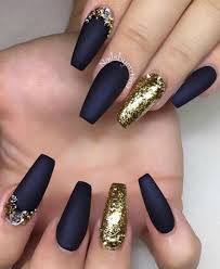 Red Black And Gold Acrylic Nails Matte Queen Nailsbymztina Gold Nail Designs Gold Nails Black Gold Nails