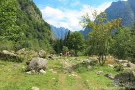 This place is situated in sondrio, lombardia, italy, its geographical coordinates are 46° 15' 0 north, 9° 36' 0 east and its original name (with diacritics) is bagni del masino. Escursione Ai Bagni Di Masino Itinerario Per Tutti Dai Che Partiamo Travel Blog