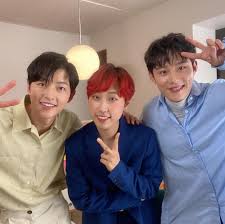 Song joong ki is a popular south korean actor and mc. Song Joong Ki Surprises Jaejae By Thoughtfully Gifting Her With Airpods Max Soompi