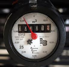 The large sweep hand on the dial measures water use in gallons or cubic feet. How To Read A Water Meter In The Usa Alert Labs