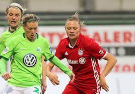 Während die partie forgesetzt wird, muss rolfö außerhalb des feldes mit schmerzverzerrtem gesicht am linken knöchel behandelt werden. Vfl Frauen Fridolina Rolfo Kommt Vom Fc Bayern Regionalheute De