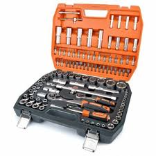 6 pinces, 40 cosses, 1 cutter, 5 lames, 18 clés (mixtes,hexagonales), 1 clé à molette, 6 tournevis,1 testeur, 62 embouts, 4 adaptateurs, scie mini, 2 lames de scie, 13. Caisse A Outils Magnusson Complete A Prix Mini