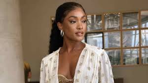 Erika Januza diz que doeu deixar de ser Rainha de Bateria: "Não vou negar"