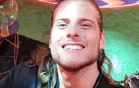 BBB20: Daniel se atrapalha em jacuzzi e vira piada na web