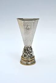 Rb leipzig ist der gruppenphase der europa league einen schritt näher gekommen. Uefa Europa League Pokal 100mm Amazon De Sport Freizeit