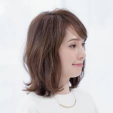 長めレングス派の王道スタイル 40代のためのミディアムヘアスタイル月間ランキングtop10 ヘアスタイル ミディアムヘア 40代 ヘアスタイル