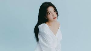 Saat tiba di dalam ruangan kelas, kelima anggota red velvet langsung mendapatkan sorakan meriah dari bintang 'knowing brother'. Drama Malaysia Red Velvet Episode 19