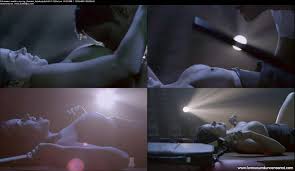 Hét évvel egy merész ékszerrablási ügy után, új személyazonosság mögé rejtőzve, visszatér franciaországba. Sandra Mccoy Femme Fatales Femme Fatales Beautiful Celebrity Sexy Nude Scene