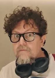 La cuestión es el contexto, y queda claro en este corte. A Glez. Fuertes le  preguntan por los vídeos de Real Madrid Tv, le sugieren una respuesta más  contundente o buscar algún