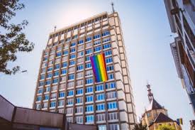 Rijd met toet toet auto's over de zes magische sensors om leuke reacties te activeren. Antwerp Pride In Coronatijden Twintig Viooltjes Tegen Holeb Antwerpen Het Nieuwsblad Mobile