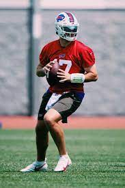 May 28, 2021 · josh allen leads the 2021 regular season in passing touchdowns (+950, pointsbet) sporting a slick tinted visor during otas, wyoming's native son is ready to unleash on the competition. Visor Josh Allen Is A Whole Ass V I B E Lakeeriebros