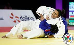 ✪ maria suelen altheman vence a primeira no mundial de judô! Judoinside Maria Suelen Altheman Judoka
