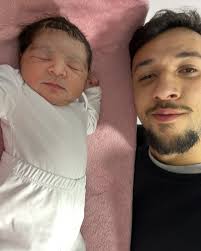 Papai está lutando para dar uma vida boa pra vcs.💗💙