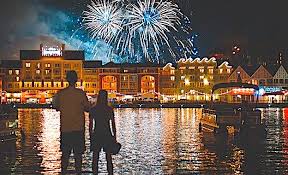 La fête nationale est célébrée partout en france, chaque année à la date du 14 juillet. Feux D Artifice Le 14 Juillet Une Date Qui Restera Dans Le Noir