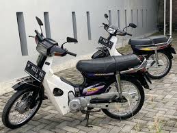 Tren restorasi motor bebek jepang ini awalnya dilakukan oleh seorang modifikator di jakarta selatan, yang menunjukkan hasil restorasi honda prima motor yang ketika itu kurang dilirik, lambat laun pun harganya naik karena wabah restorasi tersebut. Honda Astrea Star 92 X Honda Astrea Grand Impressa 99 Di 2021