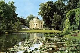 Chateau De Bagatelle 1777 Bois De Boulogne Paris 75016 Architecte Francois Joseph Belanger Bois De Boulogne Bois De Boulogne Paris Chateau De Bagatelle