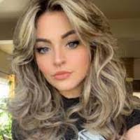 Elizabeth Castaldi's Instagram, Twitter & Facebook