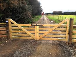 Entrance to a big farm. Fabulous Tips Can Change Your Life Cedar Fence Chain Links Short Fence Dogs White Fence Beach Bamboo Fencing Panels Farm Fence Gate Farm Fence Backyard Fences