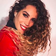 Me parece que son los mismos personajes de niño en la película cubana "  Cuba libre" de niño en Cuba libre y ahora de adolescente en Renacer