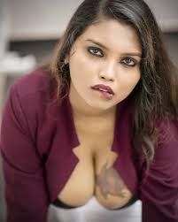 Elakkiya big boobs photoshoot stills - South Indian Actress