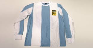 Born 15 july 1954) is an argentine former professional footballer who played as a striker. World Cup Top Scorer Mario Kempes Donated A Argentina Jersey