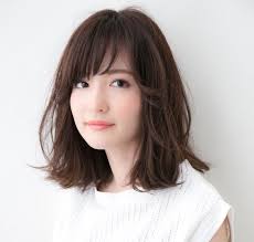 頑張りすぎない40代 ゆるふわヘアは毛先カールが叶えてくれる otona salone オトナサローネ 自分らしく 自由に 自立して生きる女性へ 美髪 髪の長さ ヘアカット