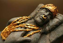 The spaniards first arrived in panama in 1501 and a decade later vasco nunez de balboa crossed the country in 1513 and discovered the pacific ocean. Gilcrease To Show Gold Artifacts From Panama Entertainment Tulsaworld Com