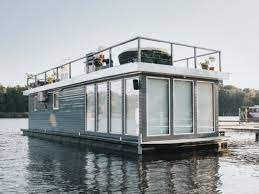 Hausboot to firma, która zajmuje się produkcją domków, pływaków oraz pomostów! Hausbootportal Leben Auf Dem Wasser Hausboot Mieten Und Kaufen