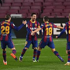 De acuerdo con el diario as de españa, el sueldo de messi durante la última temporada en el fc barcelona era de 71 millones de euros netos, cifra que el rosarino se rebajó al 50% para renovar, según detalló el mismo en rueda de prensa. Lionel Messi Se Queda En Barcelona Hasta Junio De 2021 Decidira A Final De Temporada Que Hace Con Su Futuro Le Ilusiona La Mls De Estados Unidos Fichajes Liga Santander