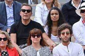 L'ancienne épouse de l'acteur paul belmondo, avec qui elle a eu une fille prénommée stella, a pris la pose sur le photocall, très souriante. Natty Tardivel Et Son Nouveau Compagnon Kyle Carter