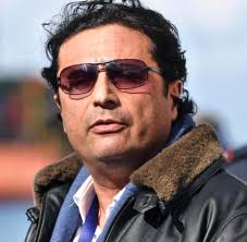 Born 14 november 1960) is an italian former sea captain who commanded the cruise ship costa concordia when it struck an. Francesco Schettino Ideal Eines Muttersohnchens Welt