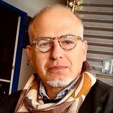 Stephen Leist's Instagram, Twitter & Facebook