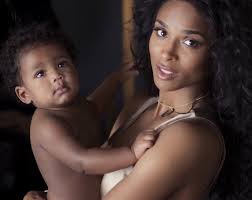 Ciara yerekanye umwana yabyaye mu mezi icyenda ashize