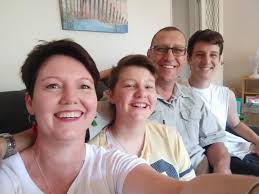 Plaasmoord: Seun leen geld vir vlug van NZ