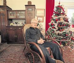 He is a producer and production manager, known for the white raven (1998), иностранец (2003) and pokuszenie (1995). Stuletni Dom Kazimierza Kowalskiego Zobacz Jak Mieszka Znany Spiewak Operowy Zdjecia Dziennik Lodzki