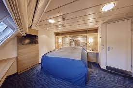 Out on deck you can enjoy the view from one of our two hot tubs. Kabinen Der Ms Kong Harald Kabinenaustattung Guide
