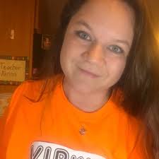 Lauren Rhoades (@LuckyFinMom14)