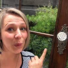 Dixie Belle gel stain for furniture transformation